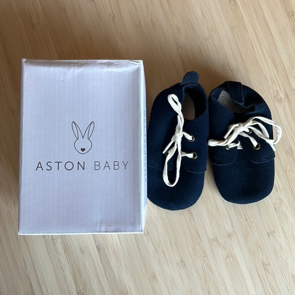 Aston Baby Booties - Picture 1 of 7